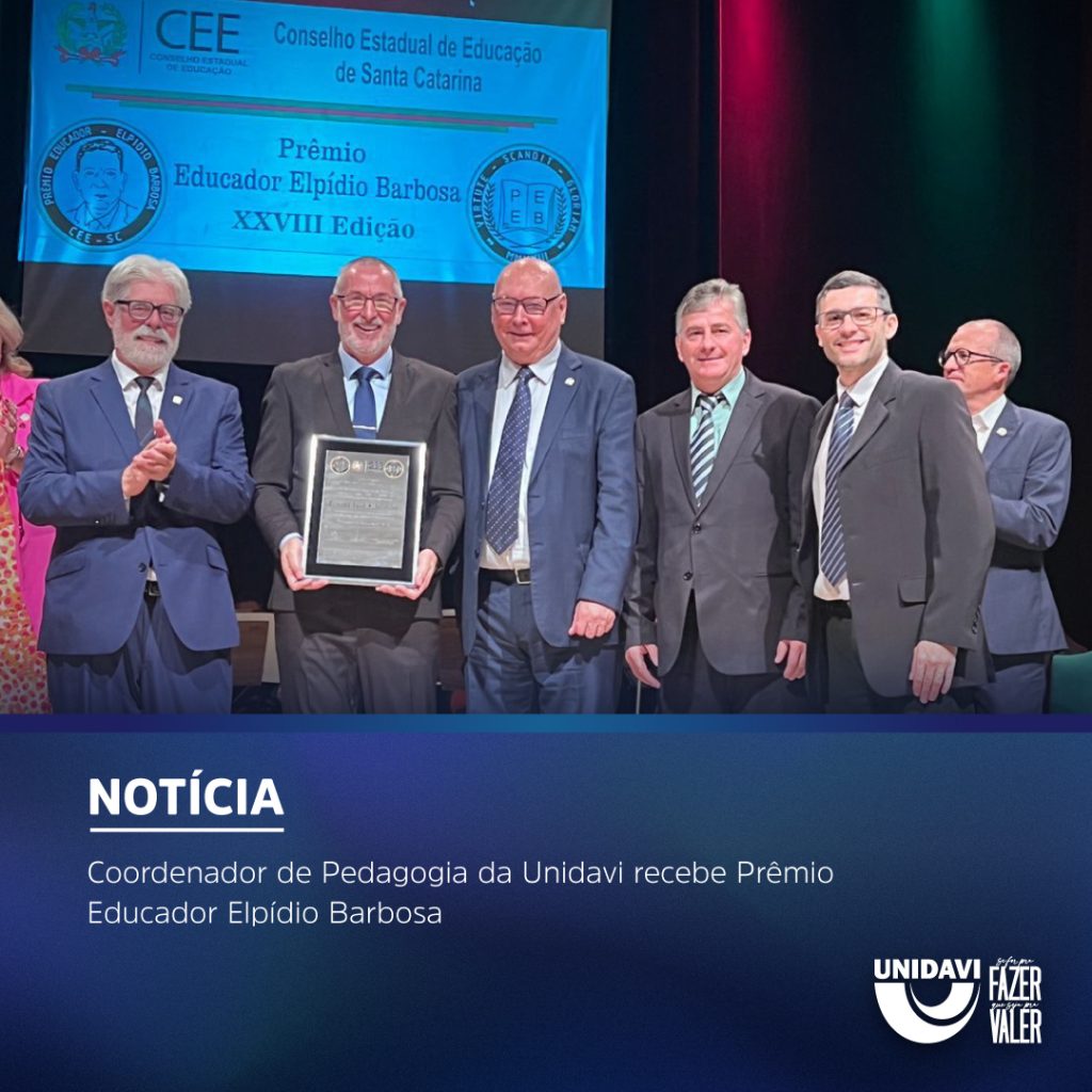 Coordenador de Pedagogia da Unidavi recebe Prêmio Educador Elpídio Barbosa