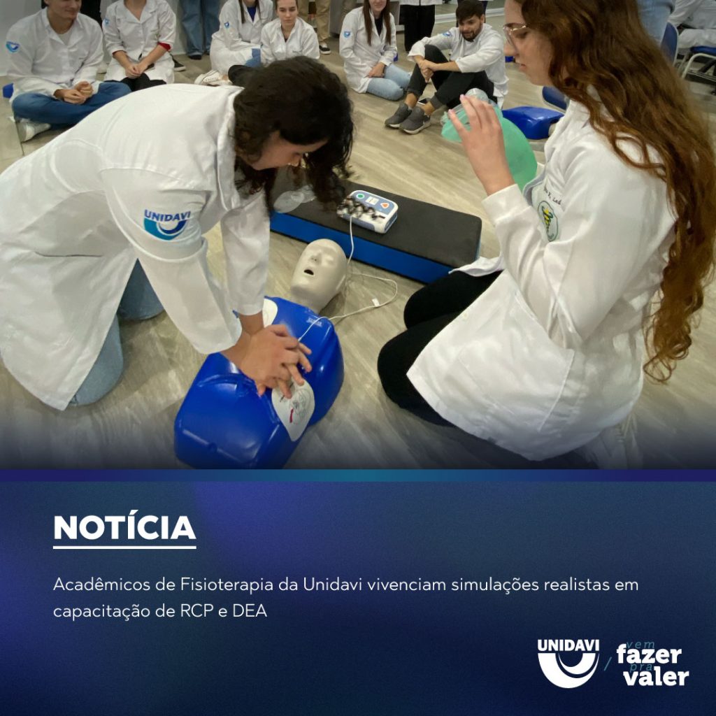 Acadêmicos de Fisioterapia da Unidavi vivenciam simulações realistas em capacitação de RCP e DEA