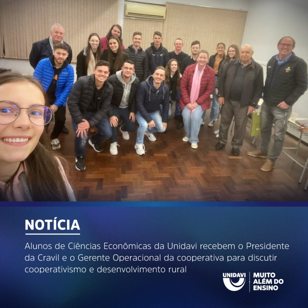 Alunos de Ciências Econômicas da Unidavi recebem o Presidente da Cravil e o Gerente Operacional da cooperativa para discutir cooperativismo