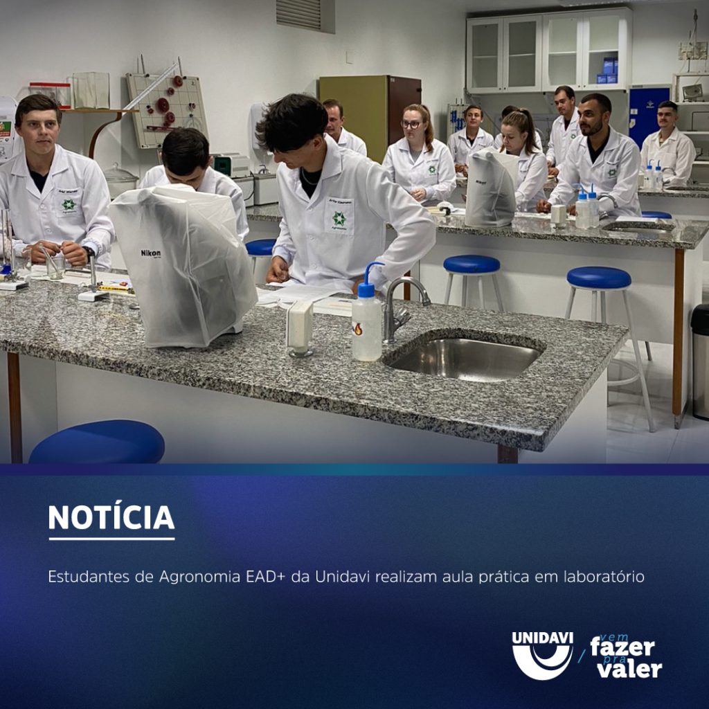 Estudantes de Agronomia EAD+ da Unidavi realizam aula prática em laboratório