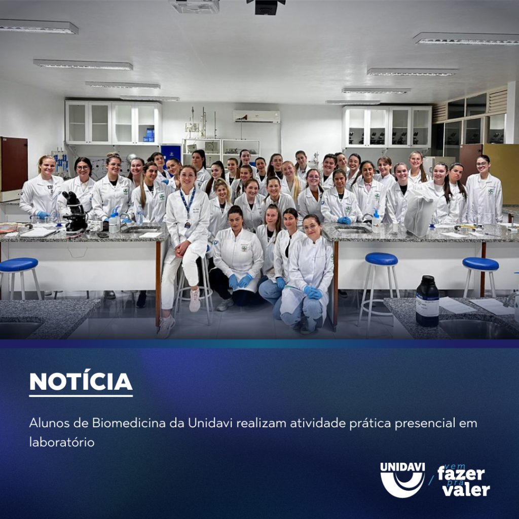 Alunos de Biomedicina da Unidavi realizam atividade prática presencial em laboratório