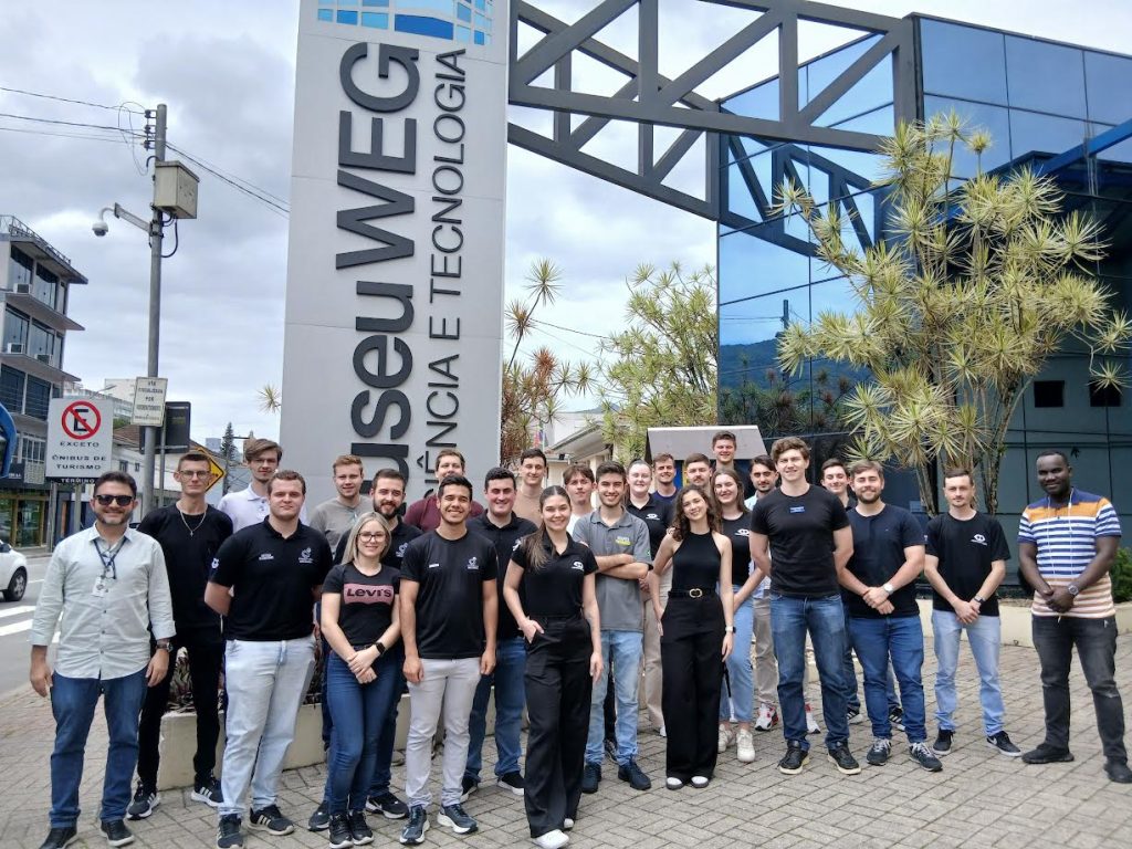 Visita Acadêmica WEG: Unidavi vive experiência na indústria