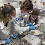 Farmácia Cosmética: estudantes criam formulações cosméticas na prática