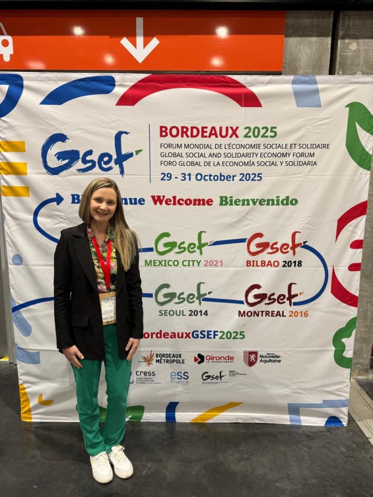 Professora da Unidavi participa do Fórum Global de Economia Social e Solidária, na França