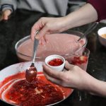 O ato de cozinhar ressignificado em prática educativa, que expressa território e cultura