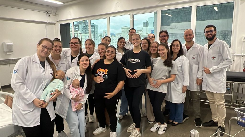 Prática de Simulação – Acadêmicos de Enfermagem participam de simulação Pré-natal