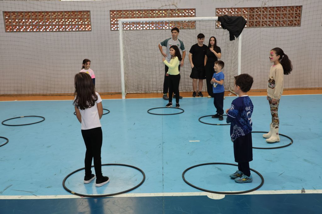 Educação Física promove integração das famílias AJI Vovó Belinha