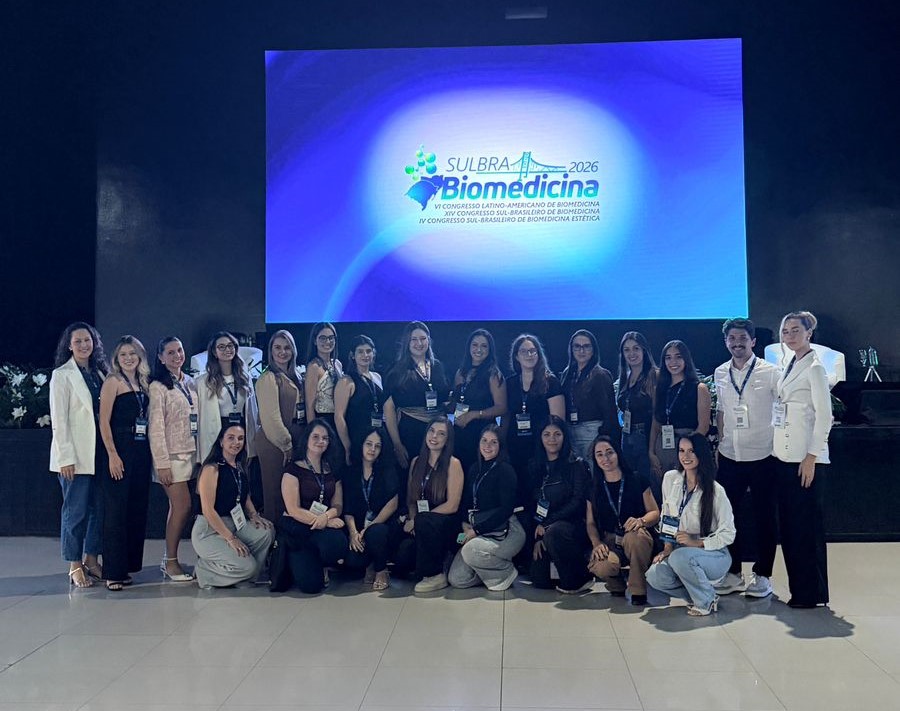 Acadêmicos de Biomedicina participam de Congresso